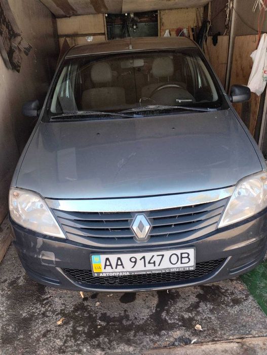 Автомобиль Рено Логан 1.4
