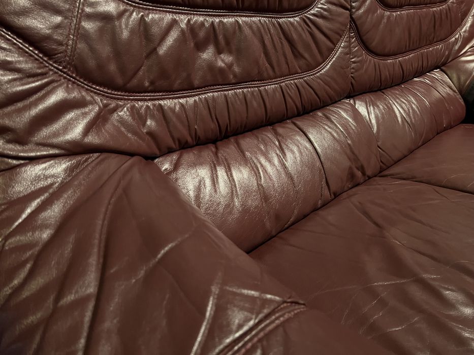 Sofá de 2 lugares em Pele