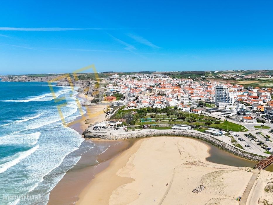 Moradia T2 totalmente remodelada com VISTA MAR a 4 minutos da praia...