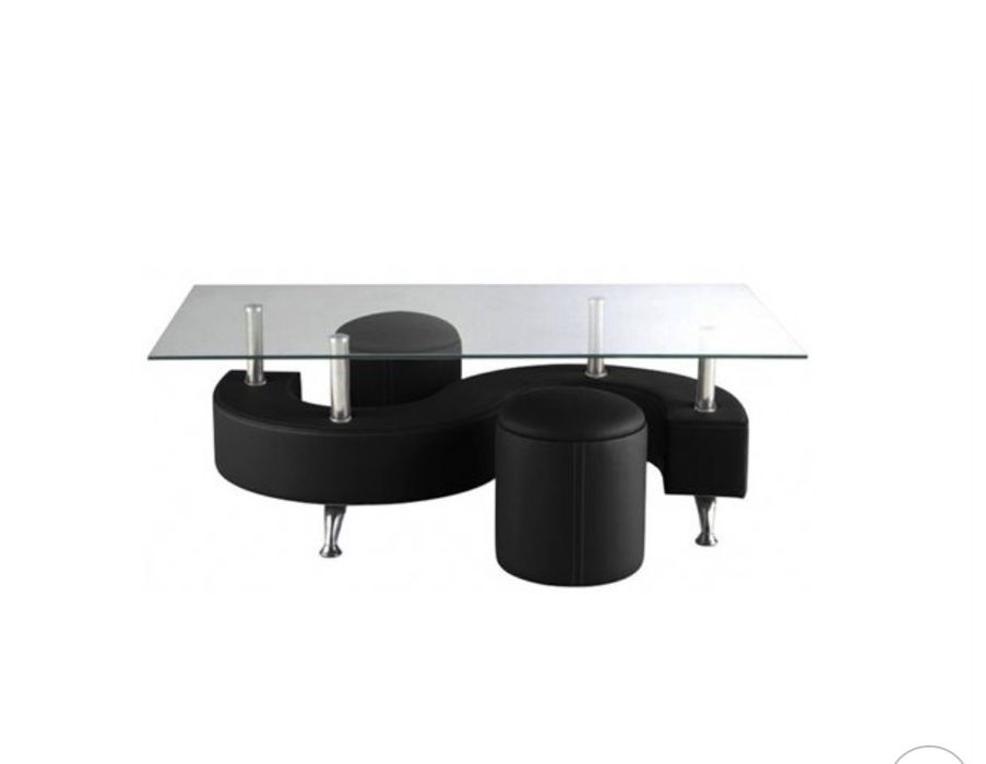 Mesa de centro com puffs