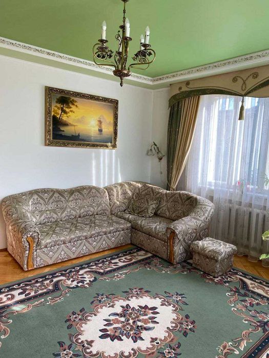 Продається 2-х поверховий, цегляний будинок, готовий до проживання.