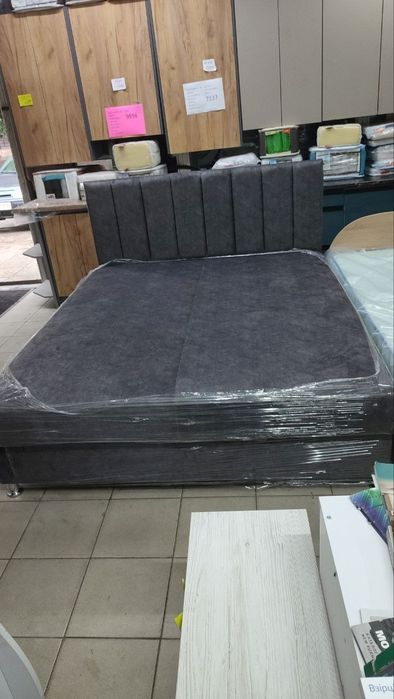 Кровать двухспальная с подъёмным механизмом и матрасом 13900