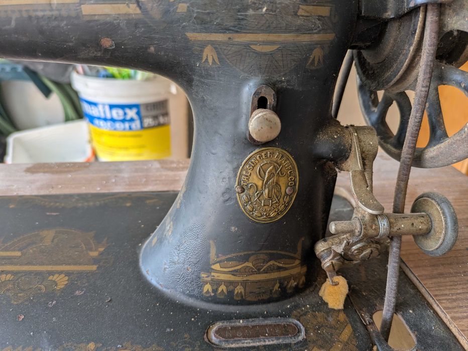 Máquina antiga de costura SINGER
