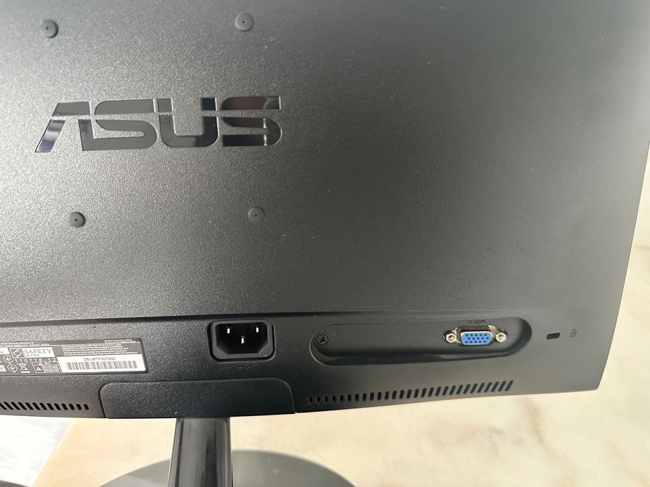 2 Monitores ASUS 18.5”