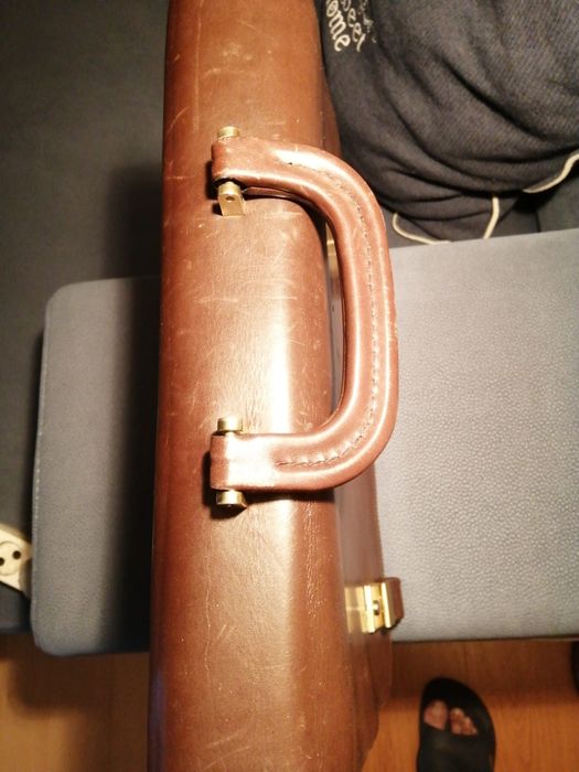 Pasta em cabedal castanho