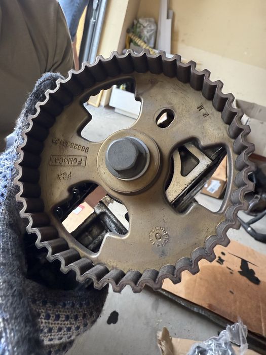 головки блоку циліндрів із розподільними валами (розпредвалами)