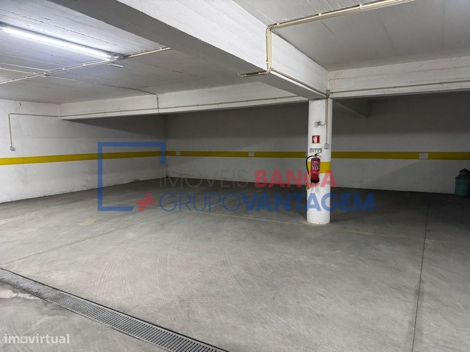 Venda de 6 Parqueamentos