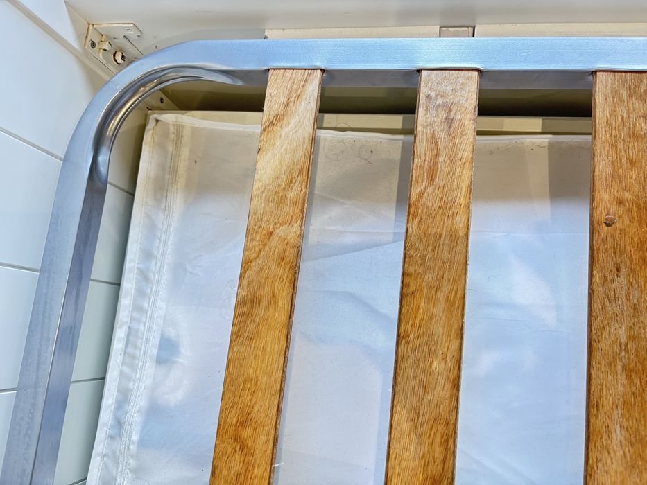 Cama solteiro, com colchão 90x190 como nova