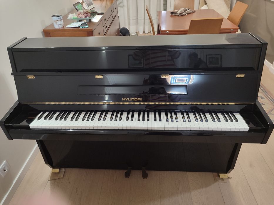 Piano Hyundai U810 - Como Novo - Oportunidade