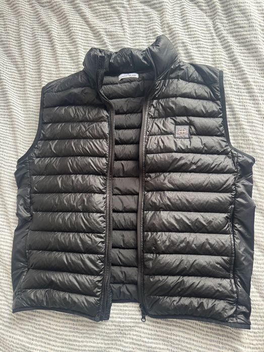 Продаю жилетку ( на пуху ) Stone Island  Оригинал