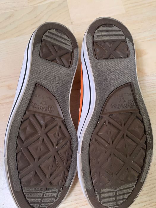 Кроссовки фирмы «Converse”