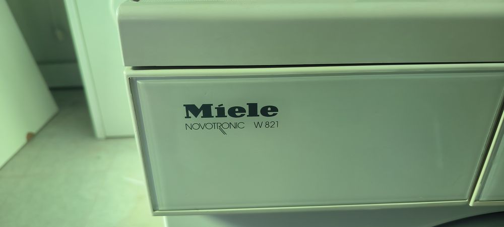 Máquina de lavar roupa Miele Novotronic W 821
