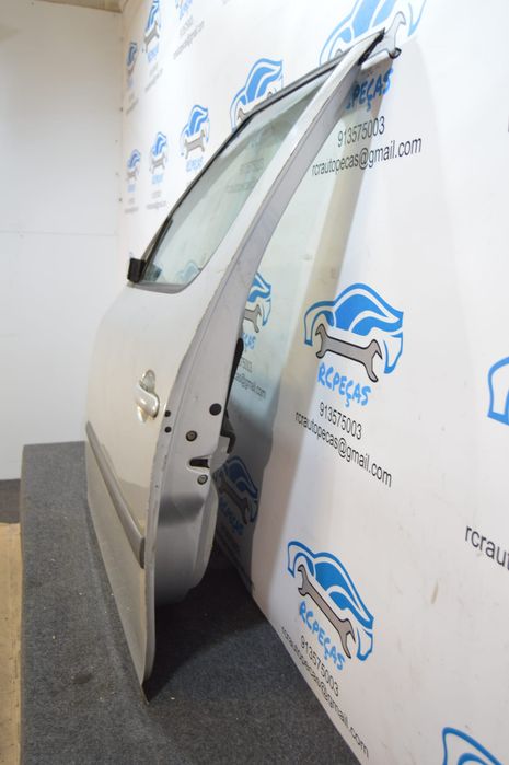 PORTA FRENTE FRONTAL ESQUERDA SKODA ROOMSTER I 1 MK1 5J 5J7 FECHO