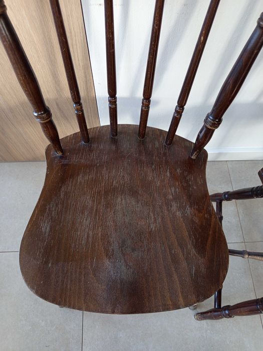 Krzesła do renowacji . 2 szt