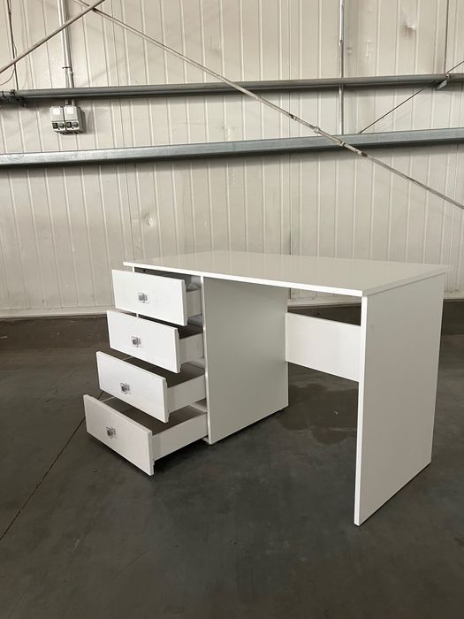 Na sprzedaż biurko w kolorze białym