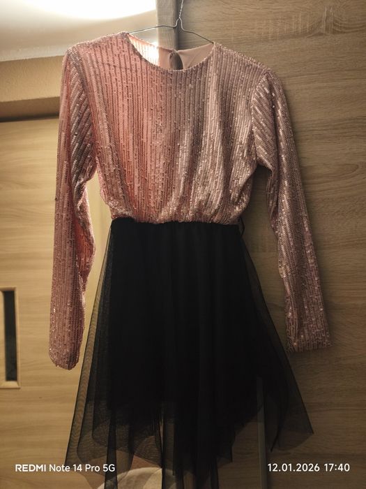 Sukienka cekinowa tiulowa