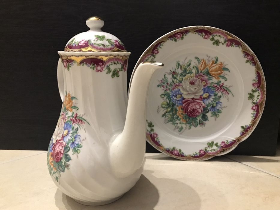 Conjunto Bule e Prato de Porcelana M.A.B.A430934645497538561