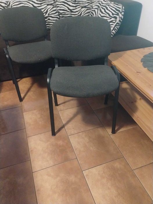 Krzesła używane.