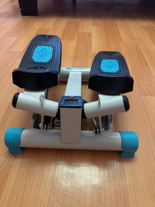 Компактний степпер Energy Fit для домашніх тренувань.