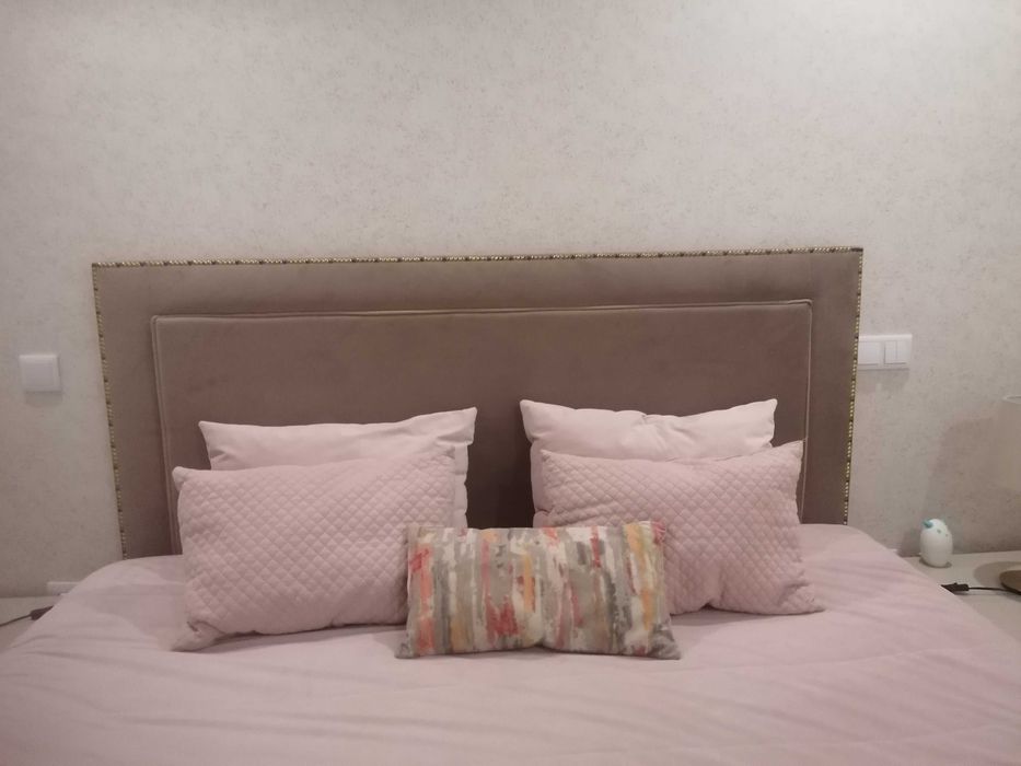 Cama king size em otimo estado