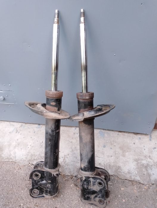 Амортизаторы задние от Hyundai б/у