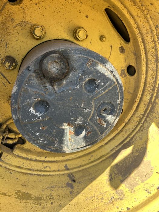 Zwolnica ZF kapelusz 8 otworów do koparki Volvo EW140