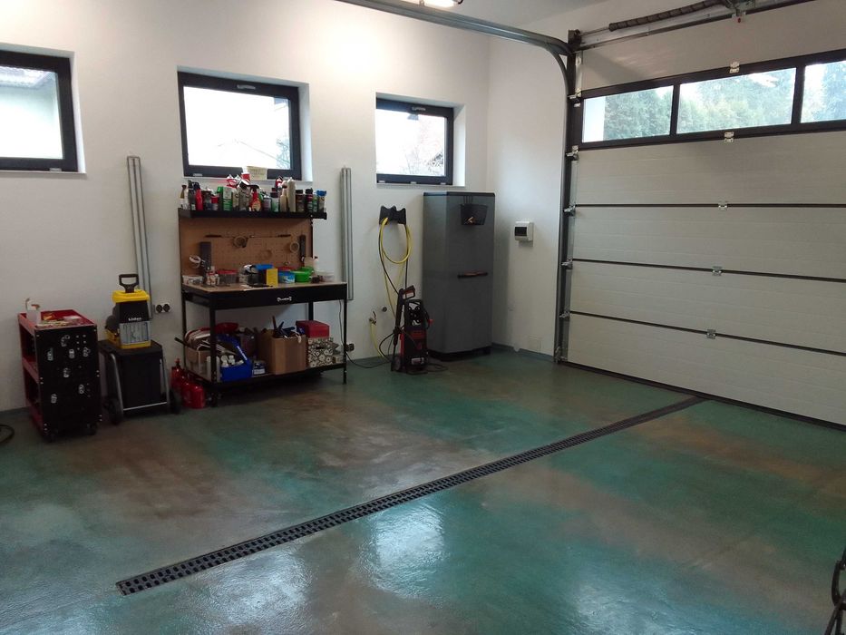 Wynajmę plac (5,5 ara) z dwoma budynkami (48m2 oraz 35m2)