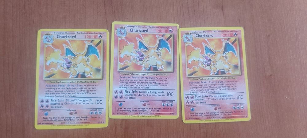 Caixa com cartas de pokemon
