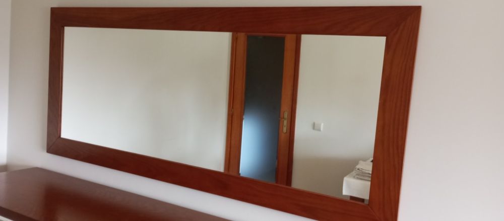 Mesa e quarto cadeiras