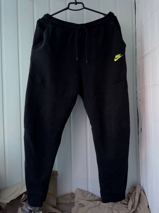 Спортивний костюм Nike tech fleece black and neon green