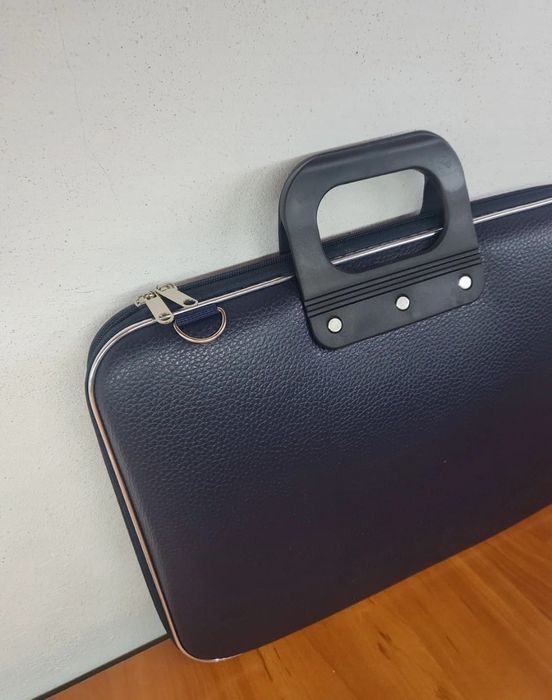 Granatowa teczka na laptop 15,6 cali
