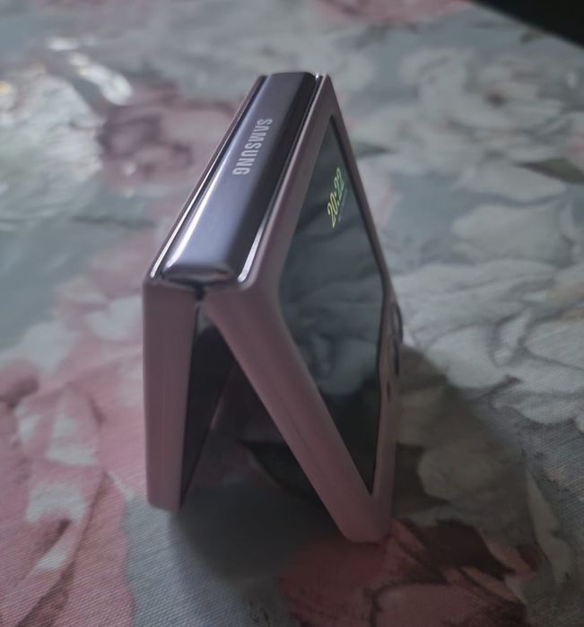 Продам супер тонкий чохол на Samsung Flip 5 ніжнорожевого кольору