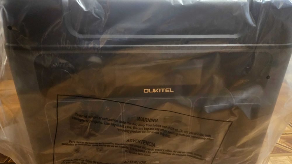 Портативна зарядні станції Oukitel P2001 Plus 2400 Вт | 2048 Вт·год та  Oukitel P1000E Plus