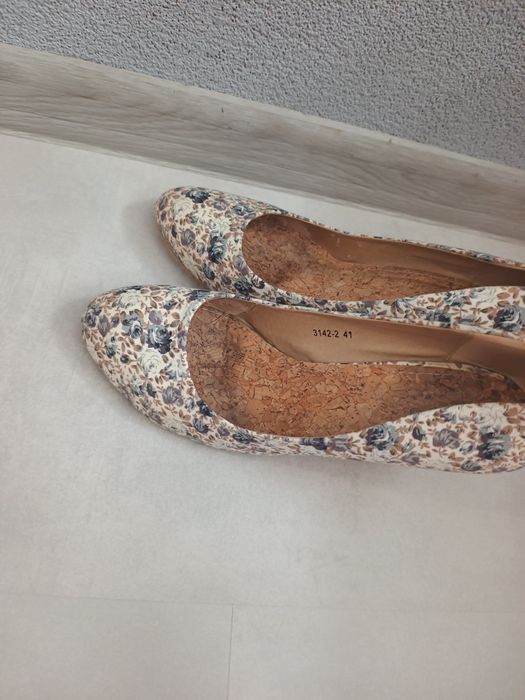 Buty damskie na koturnie