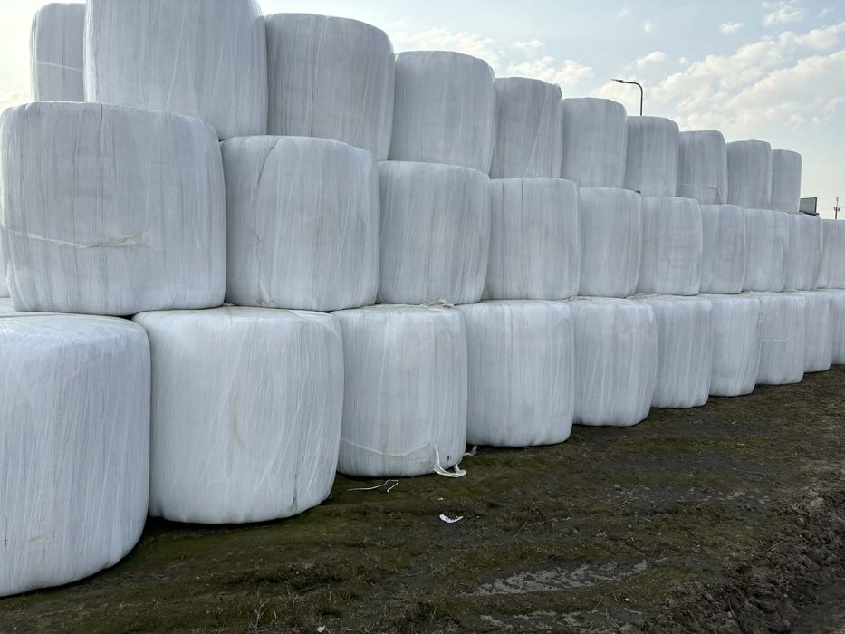 Sianokiszonka z II pokosu oraz sloma