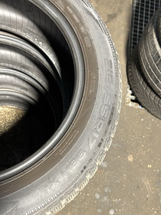 Komplet opon zimowych 215/55 R17 Nokian