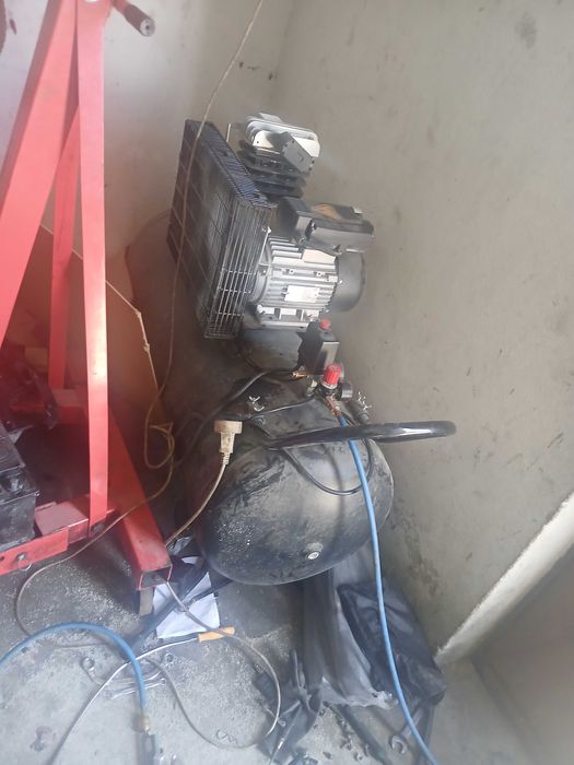 Compressor de 200L bancada da JBM e grua.