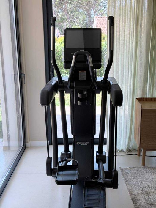 Technogym Artis Vario Live 16" | Como Novo | Fatura Original | 2024 Garantia