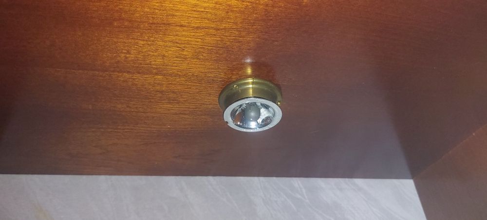 Consola antiga em nogueira