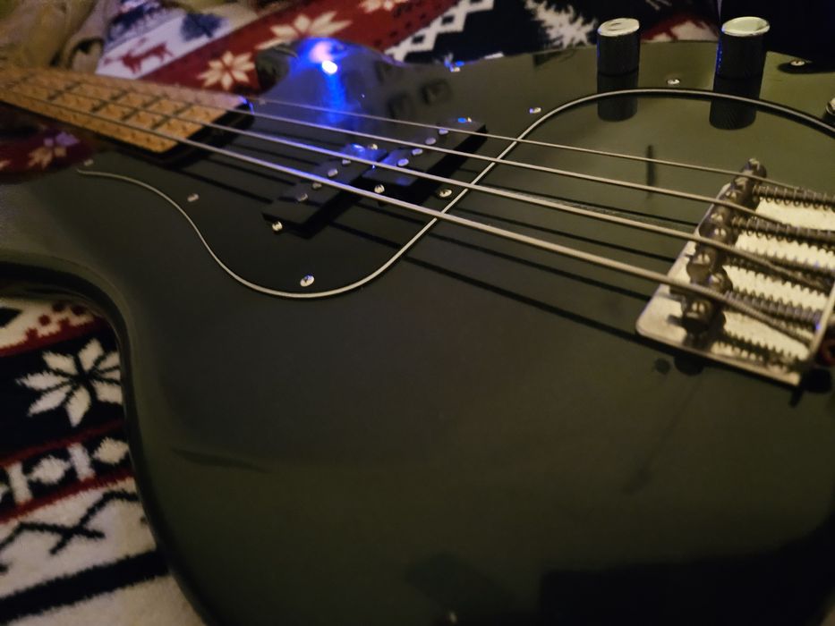 Gitara basowa Buzz Hornet (Restauracja Gitar)