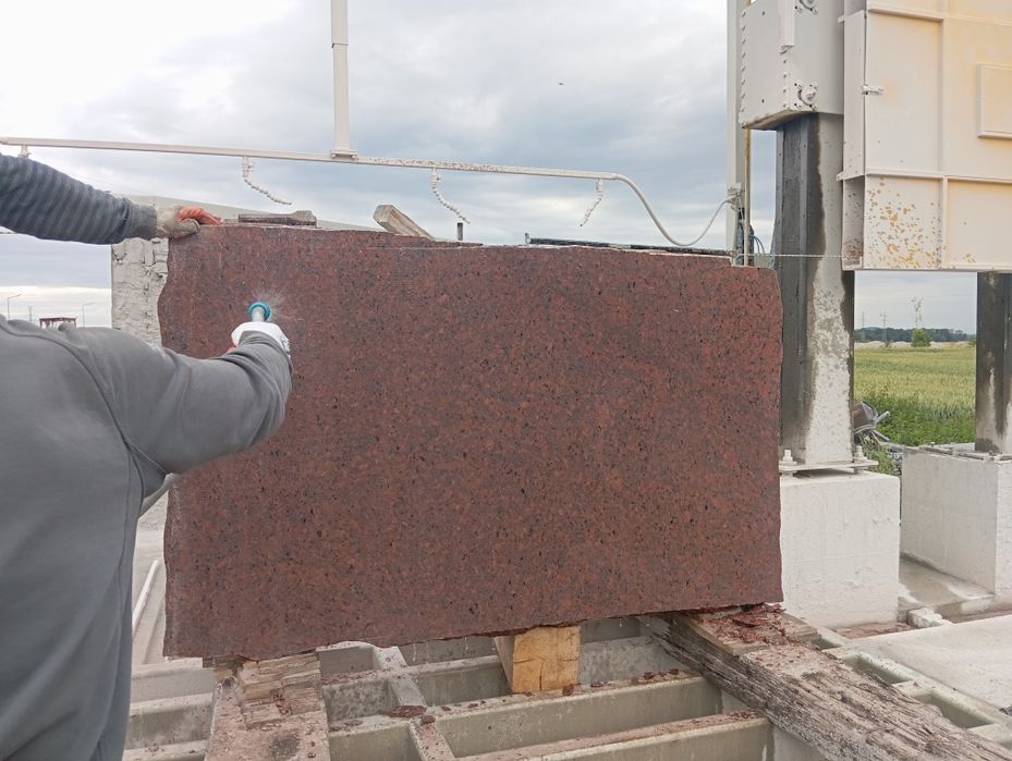 Mar -Granit. Producent kostki granitowej elementów ciętych surowo lupa