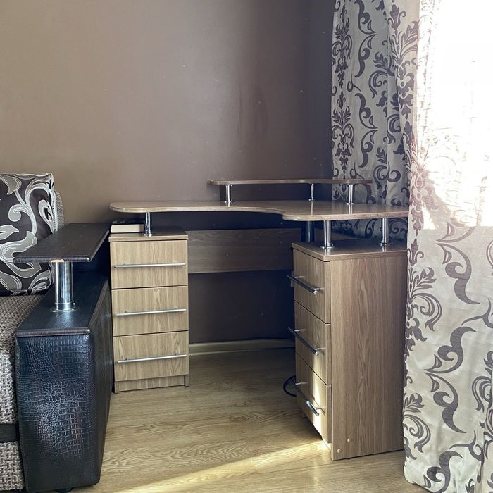 Продам комп'ютерний стіл