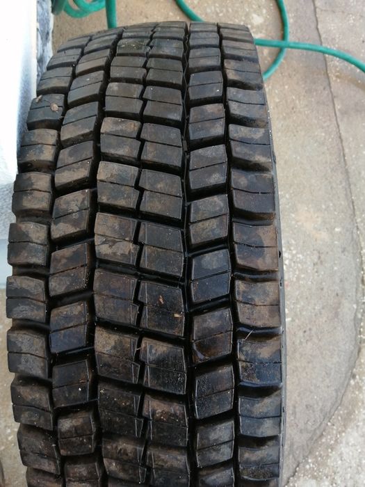 Vendo pneus recsuchutados