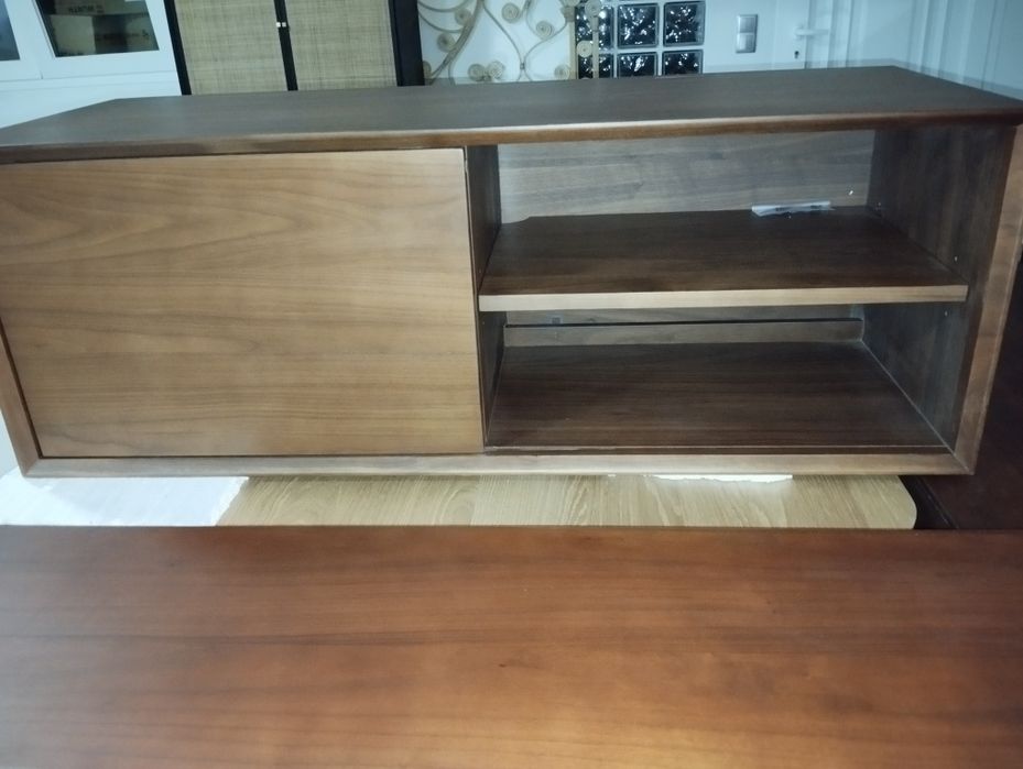 Móvel suspenso para vinis/gira discos