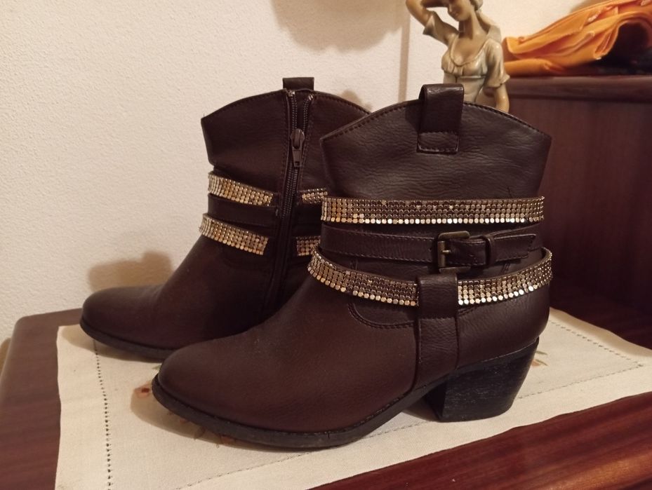 5 pares de sapatos / botas para senhora ( 36 / 37 )