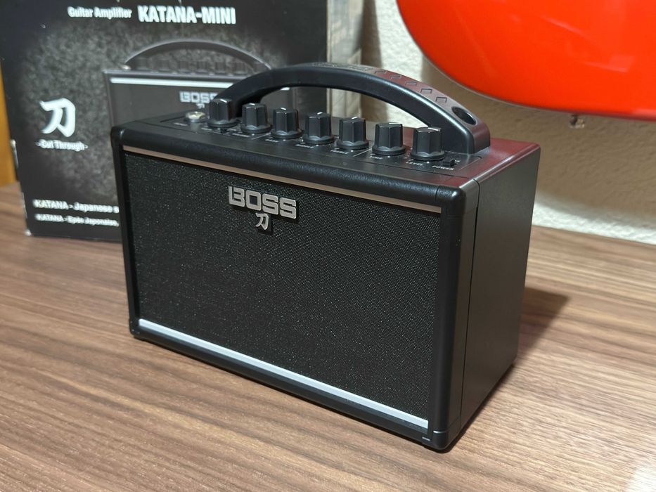 Boss Katana Mini Amplificador Guitarra Portátil