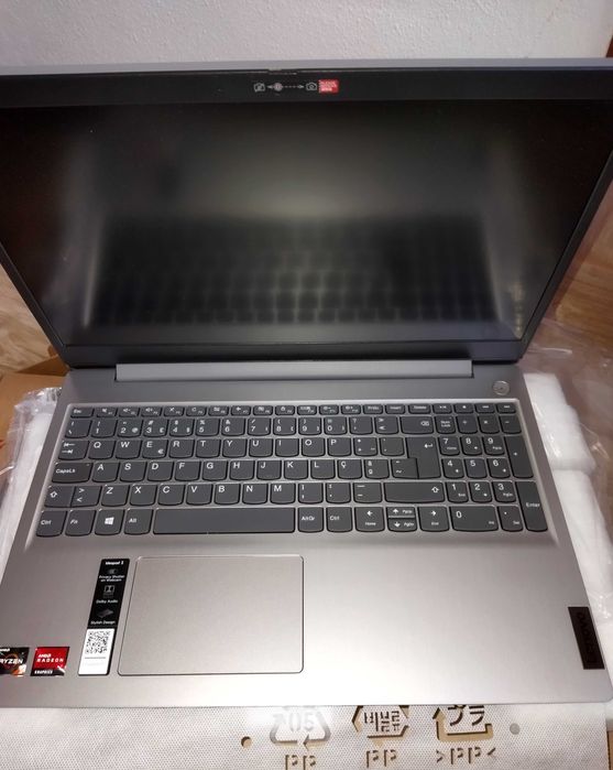 Portátil Lenovo IdeaPad 3