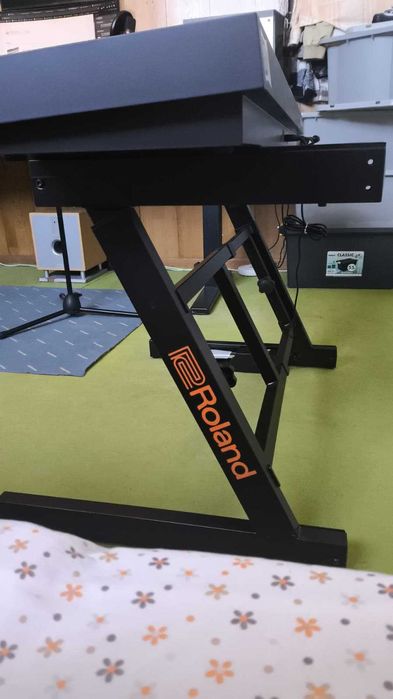 Teclado Komplete Kontrol S88 MK2 + Suporte Roland KS-10Z