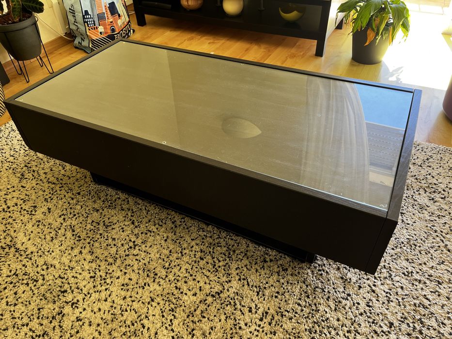 Mesa de centro Ikea, com vidro no tampo64751701648515122
