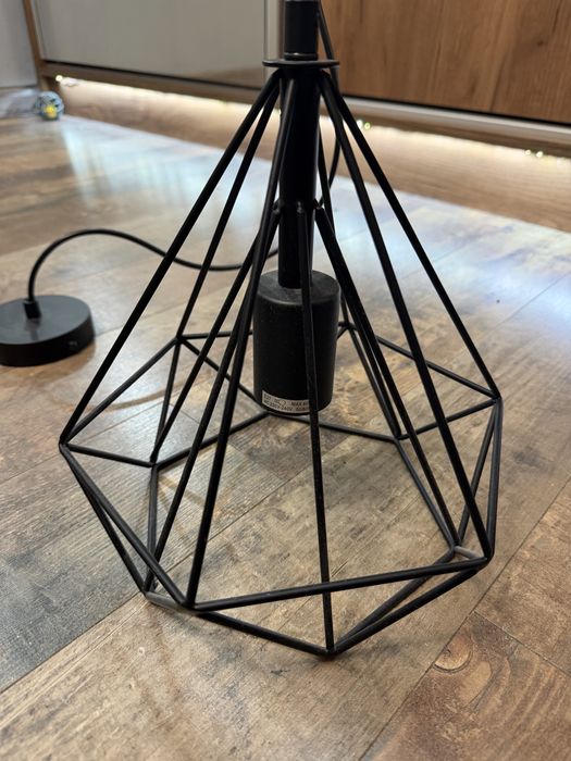 Sprzedam lampe oprawe na zarowke wiszaca